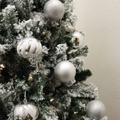 24pcs Silver Shatterproof Christmas Ball Ornaments 3.15in