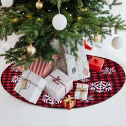Red And Black Snowflake Buffalo Plaid Tree Skirt 36in -Christmas Decorations Store Red and Black Buffalo Check Plaid Tree Skirt 48in 4 result 600x600 1