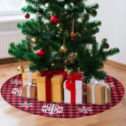Red And Black Snowflake Buffalo Plaid Tree Skirt 36in -Christmas Decorations Store Red and Black Buffalo Check Plaid Tree Skirt 48in 5 result 600x600 1